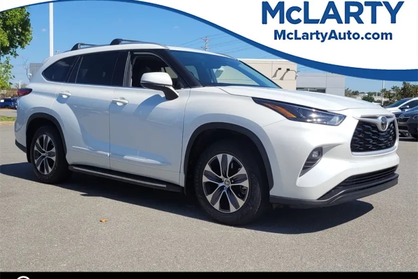 2022 Toyota Highlander XLE photo 1