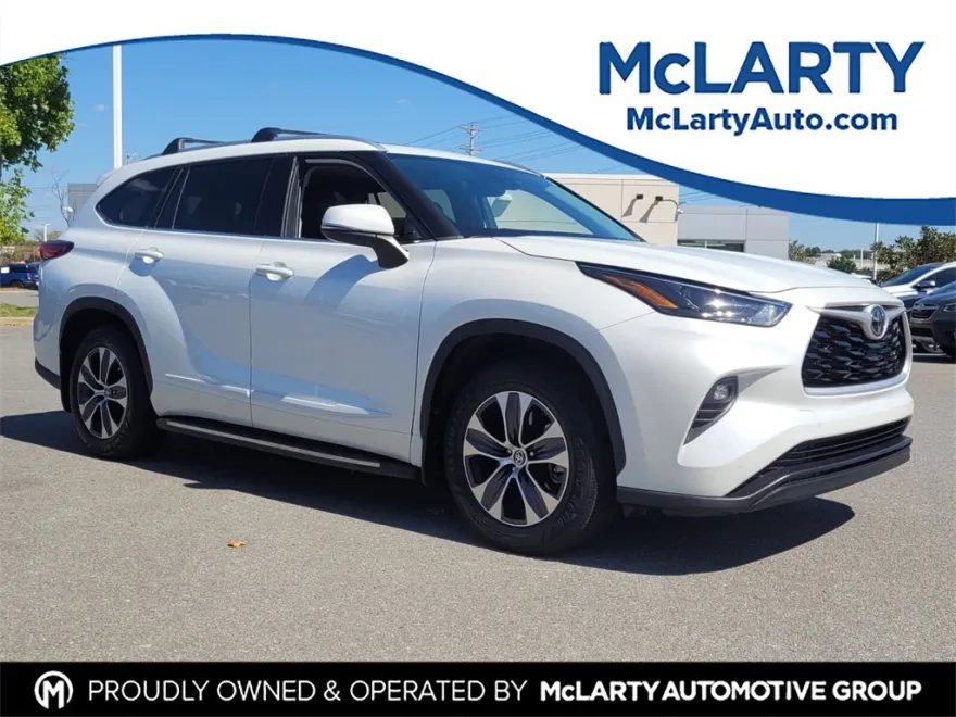 2022 Toyota Highlander XLE photo 1