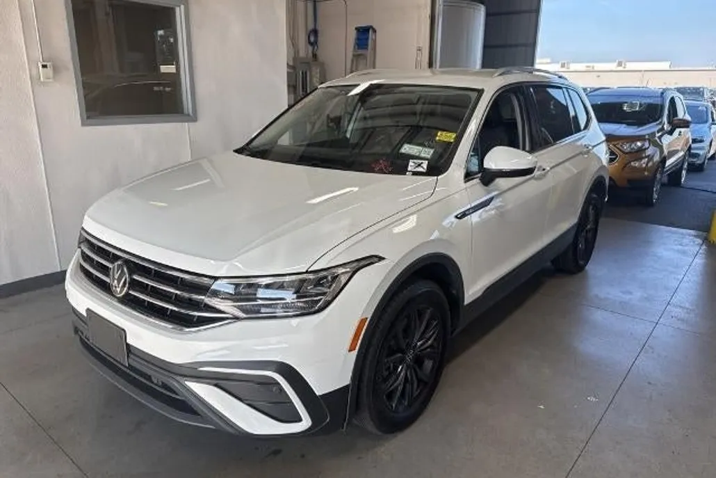 2024 Volkswagen Tiguan SE Wolfsburg Edition photo 1