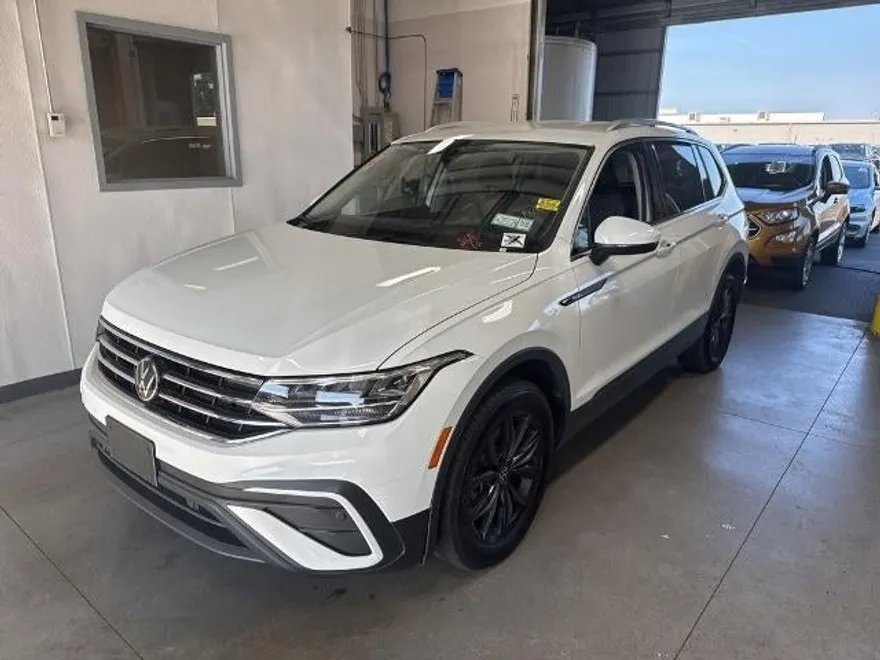 2024 Volkswagen Tiguan SE Wolfsburg Edition photo 1