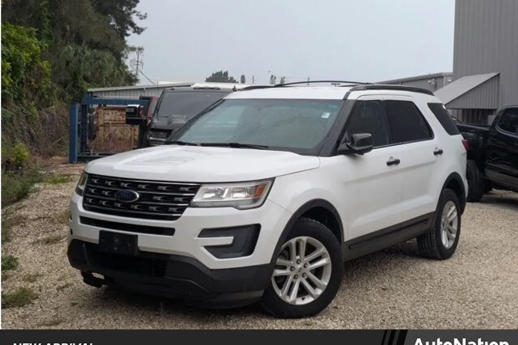 2017 Ford Explorer Base photo 1