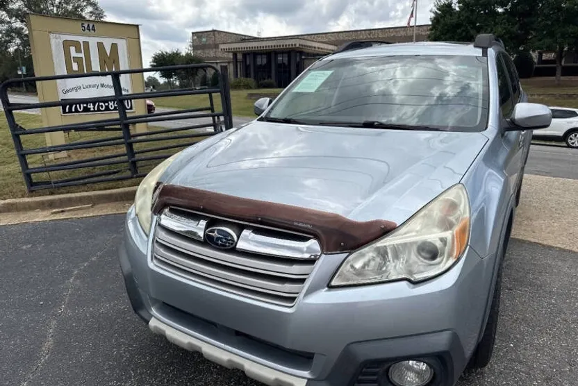 2013 Subaru Outback 2.5i Limited photo 1