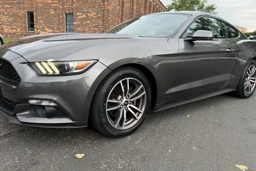 2016 Ford Mustang EcoBoost Premium photo 1