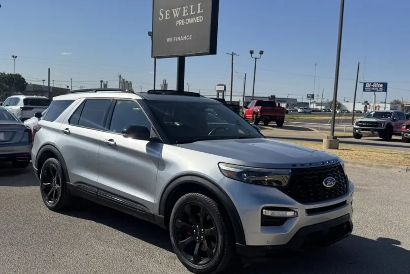 2020 Ford Explorer ST photo 1