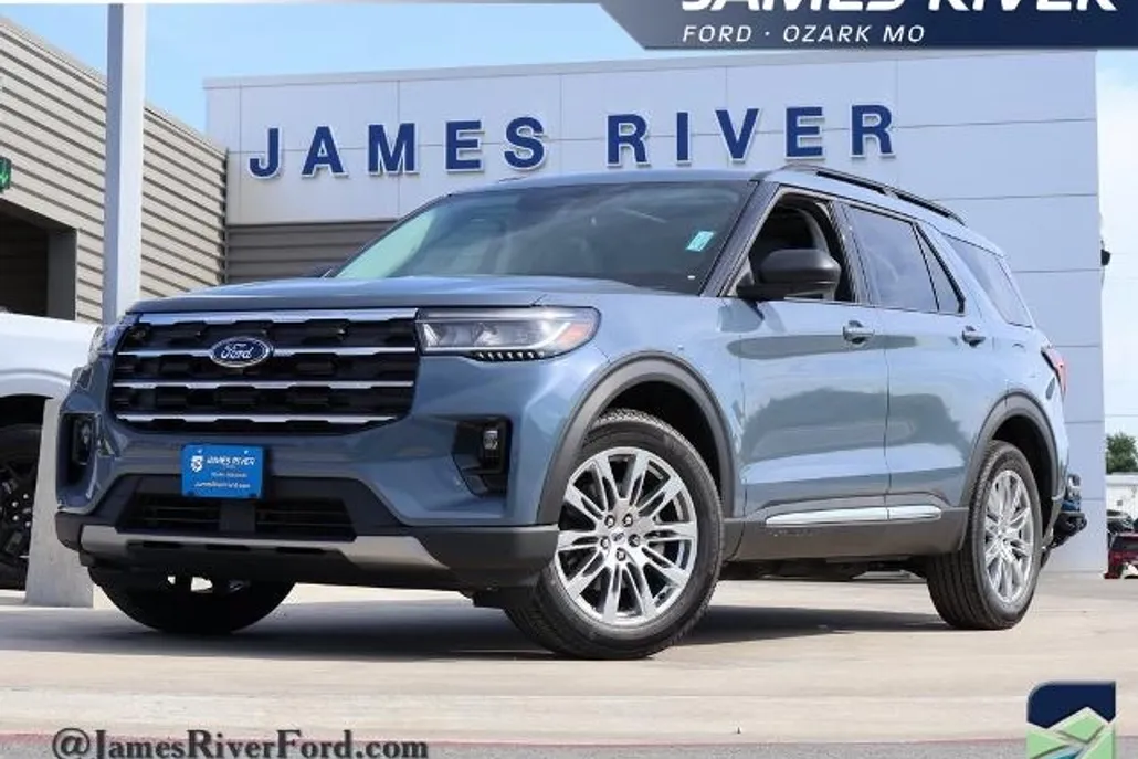 2025 Ford Explorer photo 1