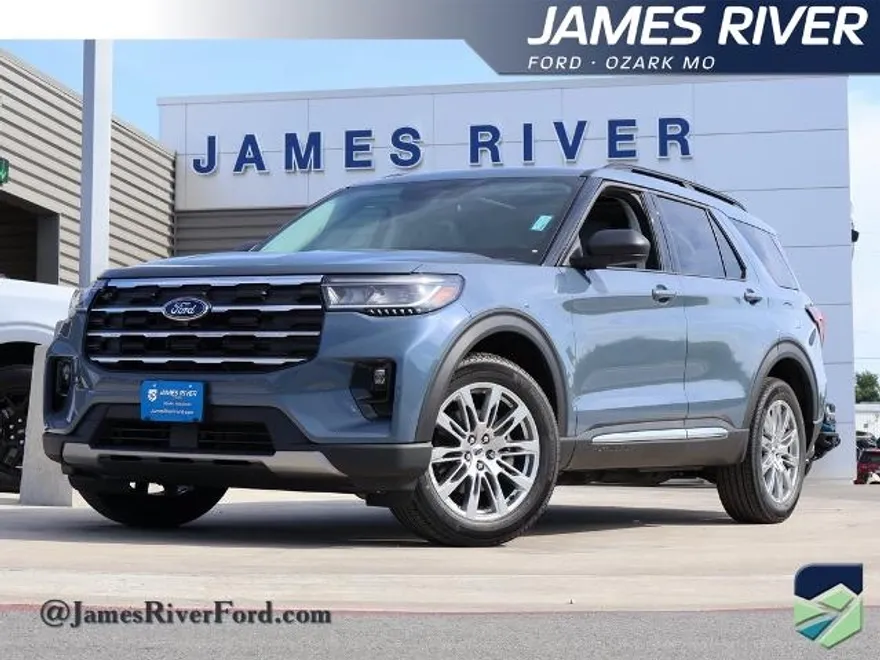 2025 Ford Explorer photo 1