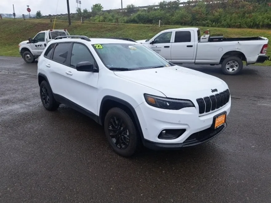 2023 Jeep Cherokee Altitude Lux photo 1