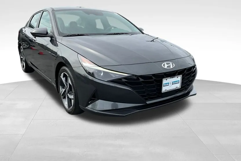 2023 Hyundai Elantra SEL Convenience photo 1