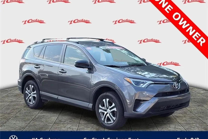 2016 Toyota RAV4 LE photo 1