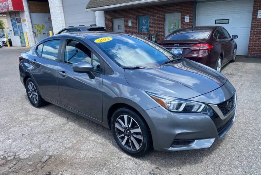 2021 Nissan Versa SV photo 1