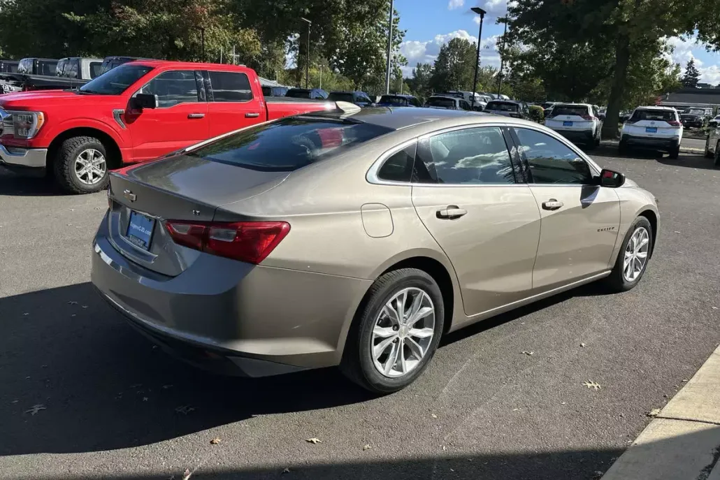 2023 Chevrolet Malibu 1LT photo 1