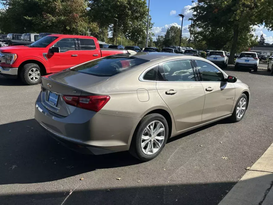 2023 Chevrolet Malibu 1LT photo 1