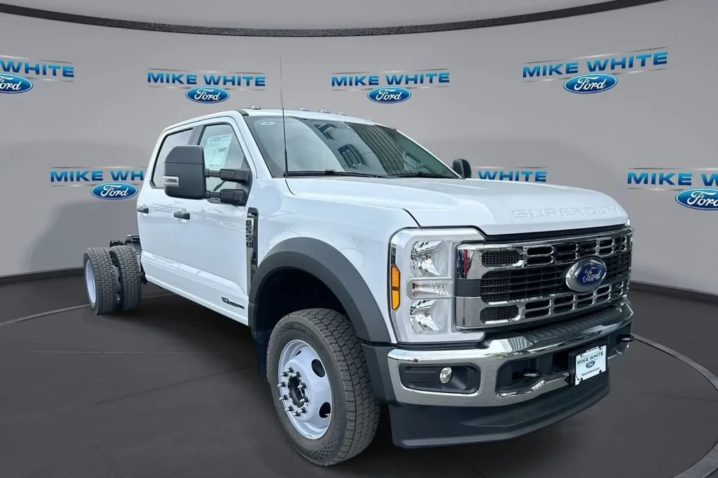 2025 Ford F-550 XL photo 1