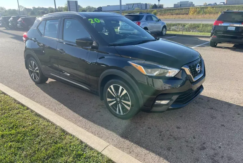 2020 Nissan Kicks SR photo 1
