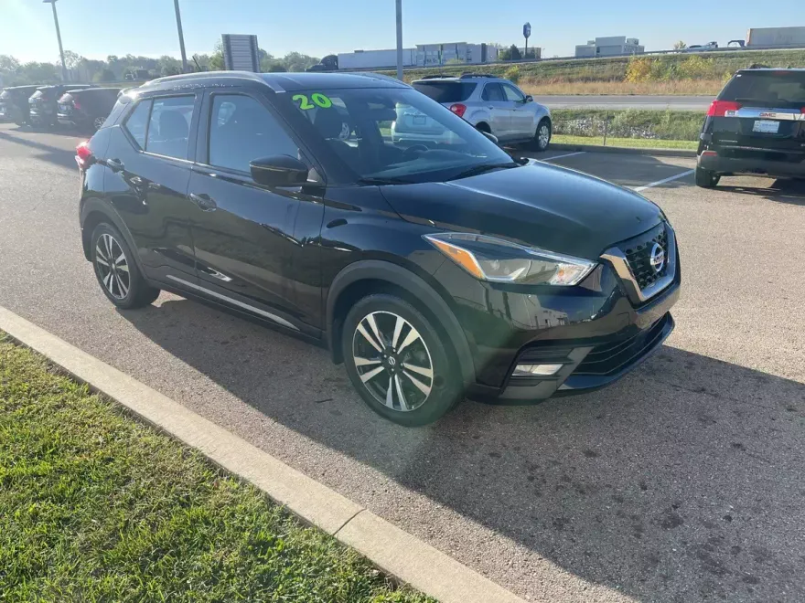 2020 Nissan Kicks SR photo 1
