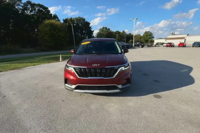 2022 Kia Carnival LXS photo 1