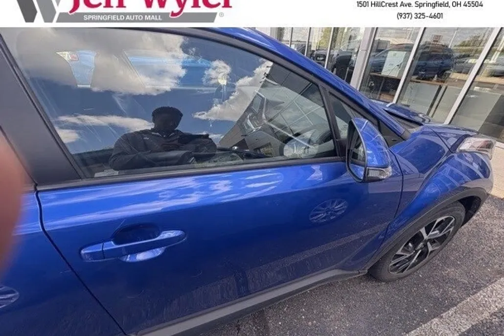 2018 Toyota C-HR XLE photo 1