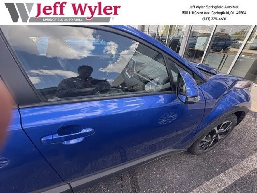 2018 Toyota C-HR XLE photo 1
