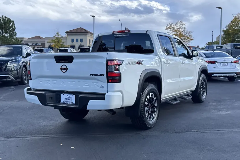 2023 Nissan Frontier PRO-4X photo 1