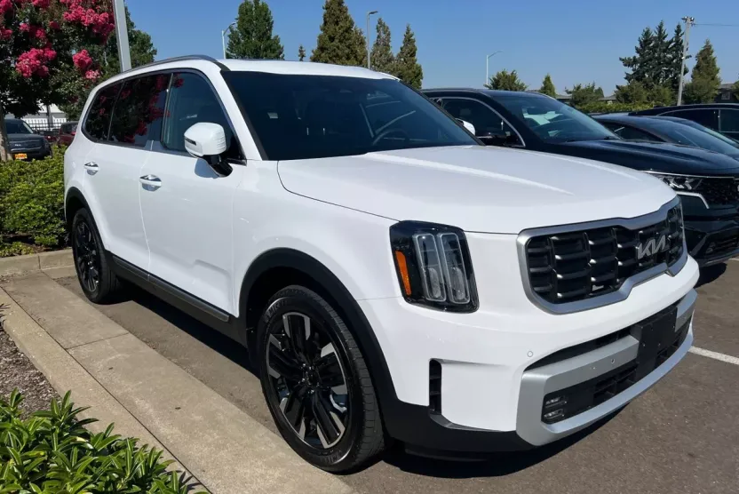 2024 Kia Telluride SX photo 1