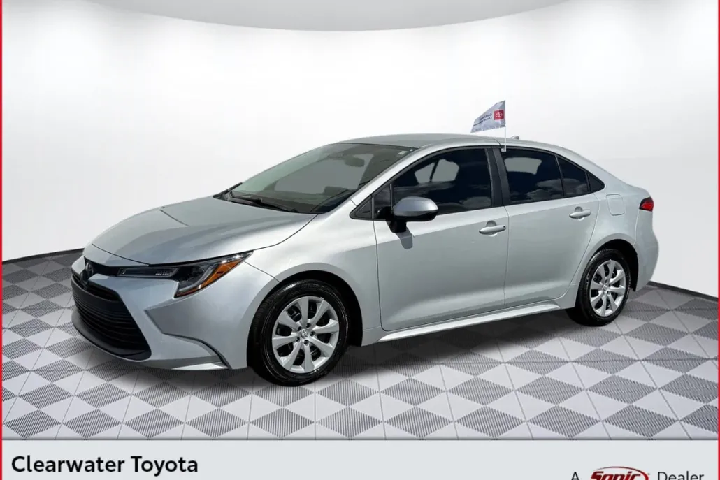 2024 Toyota Corolla LE photo 1