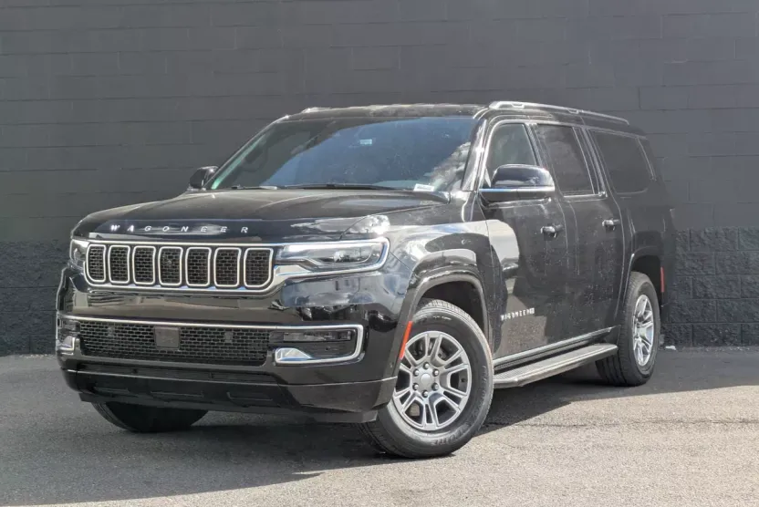 2023 Jeep Wagoneer L Base photo 1