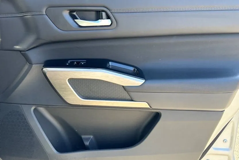 2024 Nissan Pathfinder Platinum photo 1