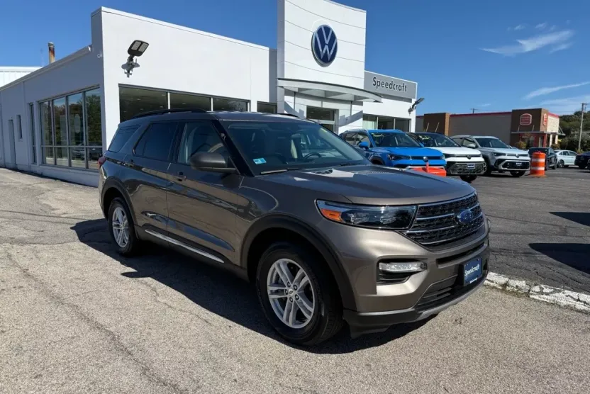 2021 Ford Explorer XLT photo 1