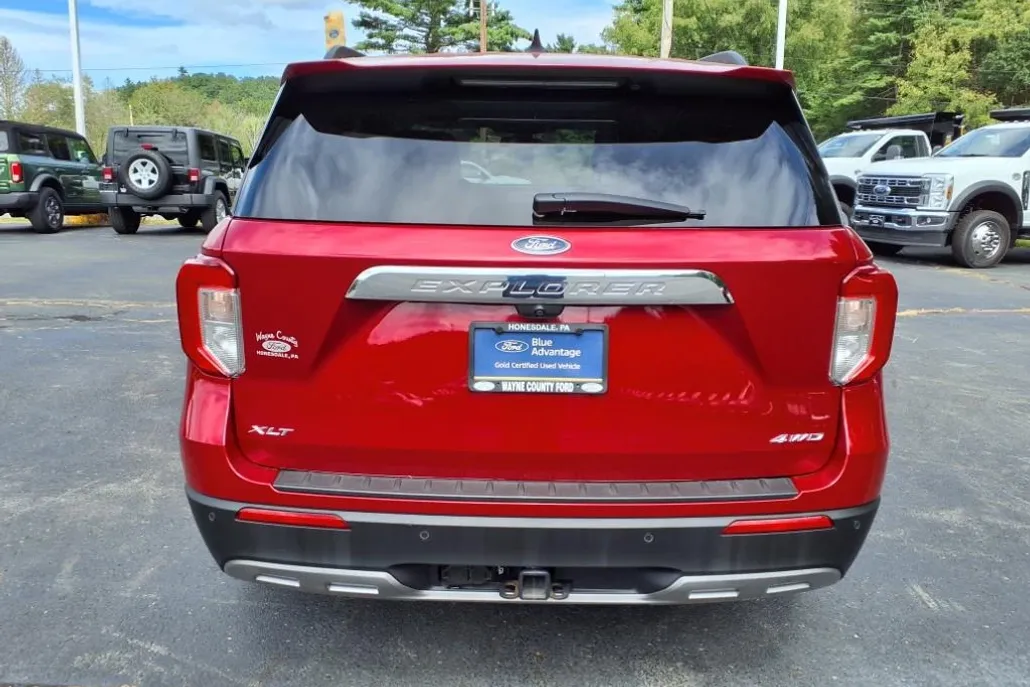 2022 Ford Explorer XLT photo 1