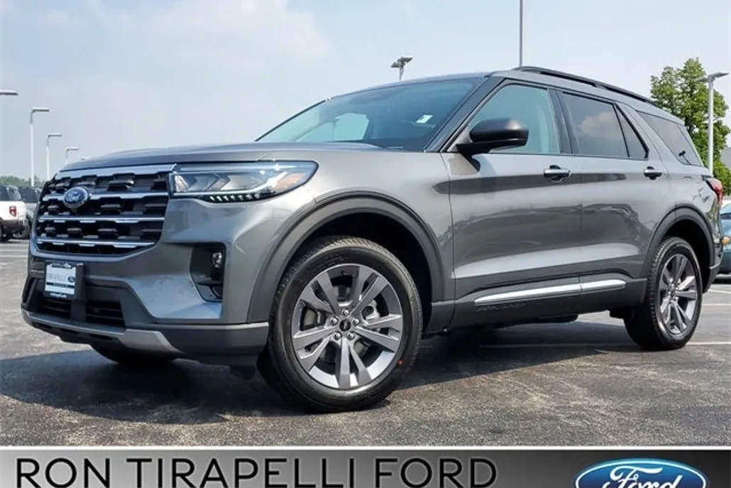 2025 Ford Explorer photo 1