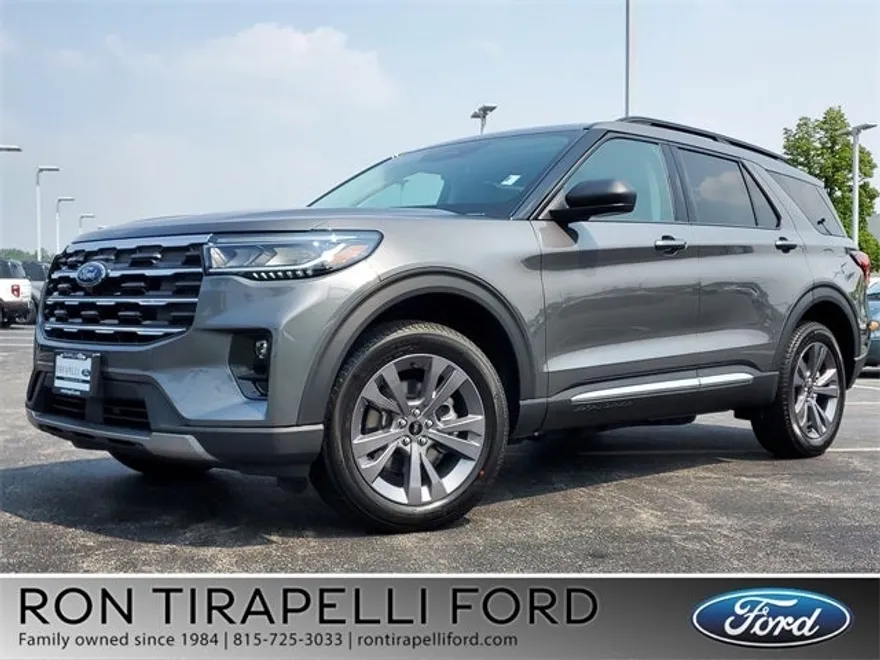 2025 Ford Explorer photo 1