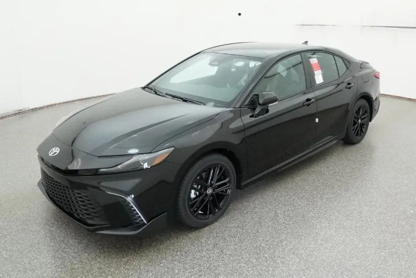 2025 Toyota Camry SE photo 1