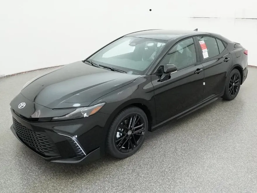 2025 Toyota Camry SE photo 1