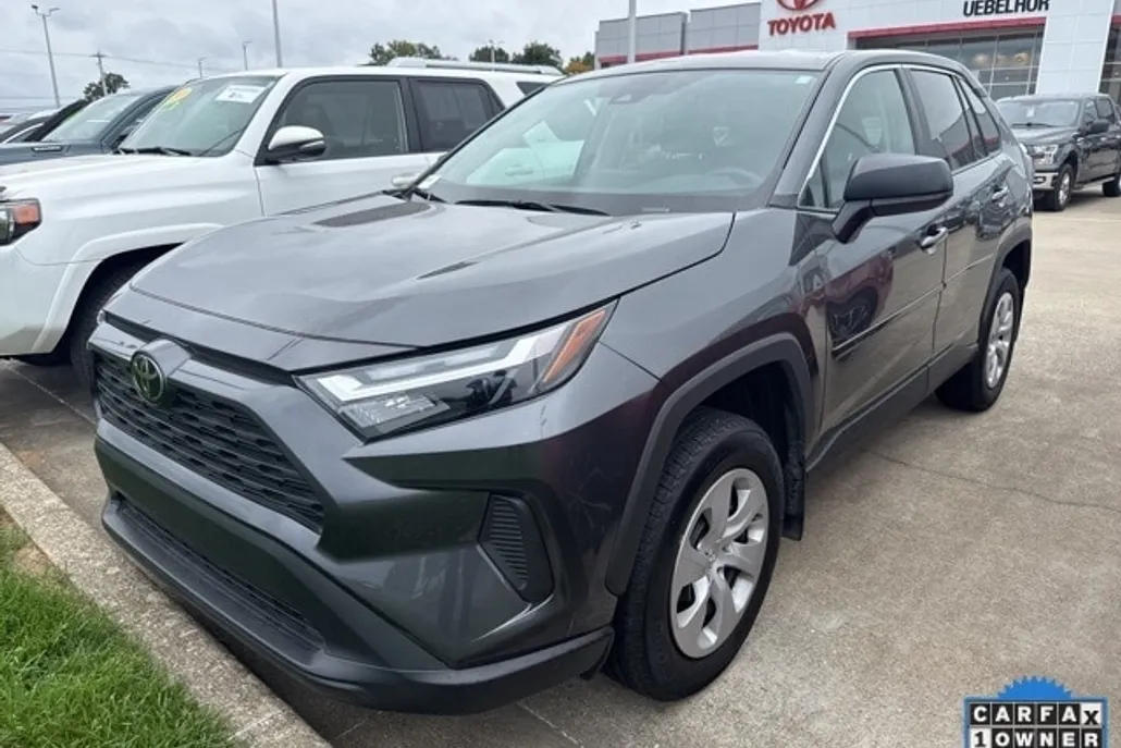 2023 Toyota RAV4 LE photo 1