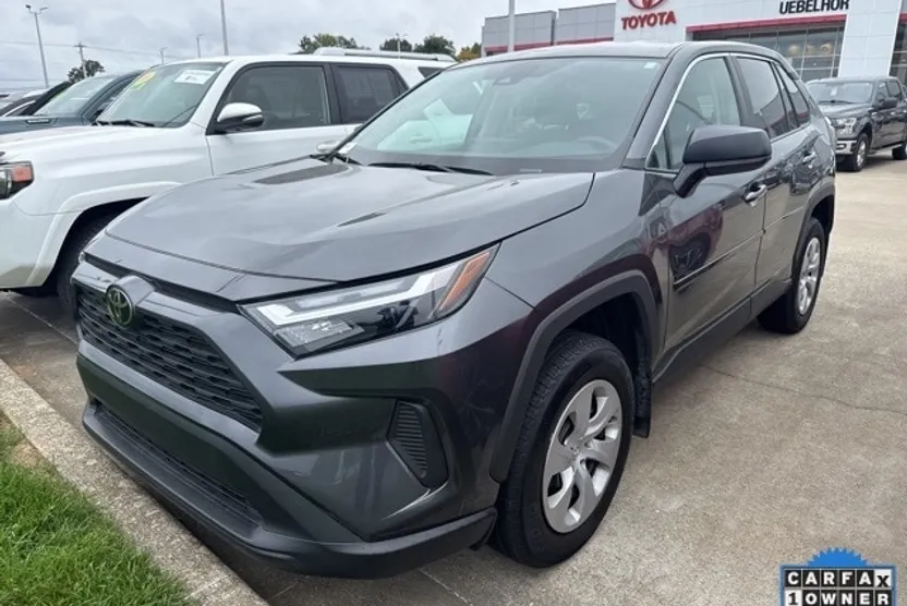 2023 Toyota RAV4 LE photo 1