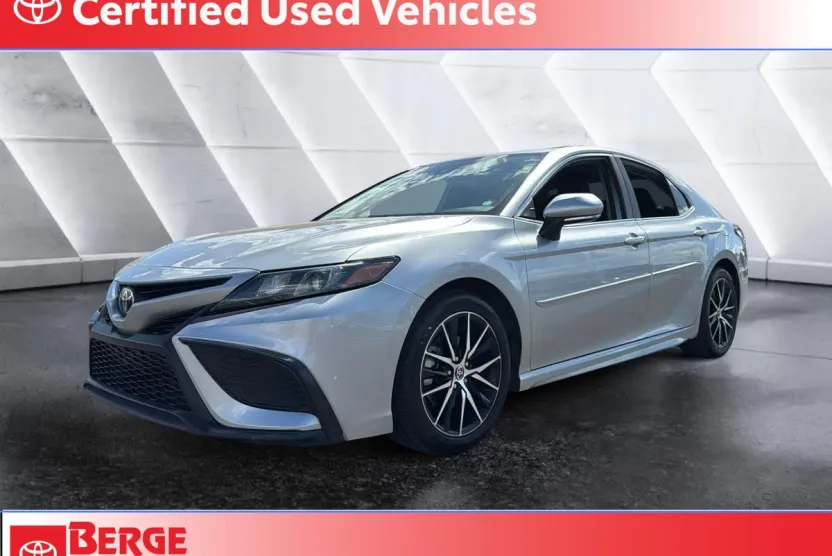 2022 Toyota Camry SE photo 1