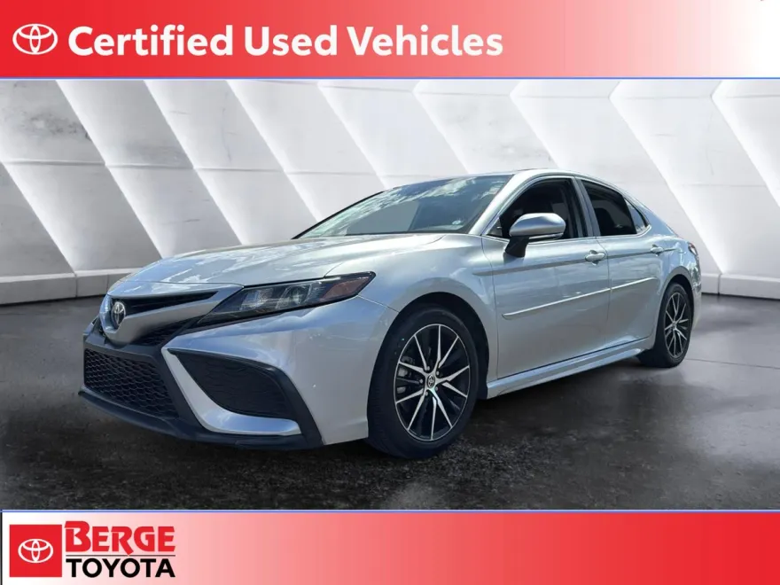 2022 Toyota Camry SE photo 1