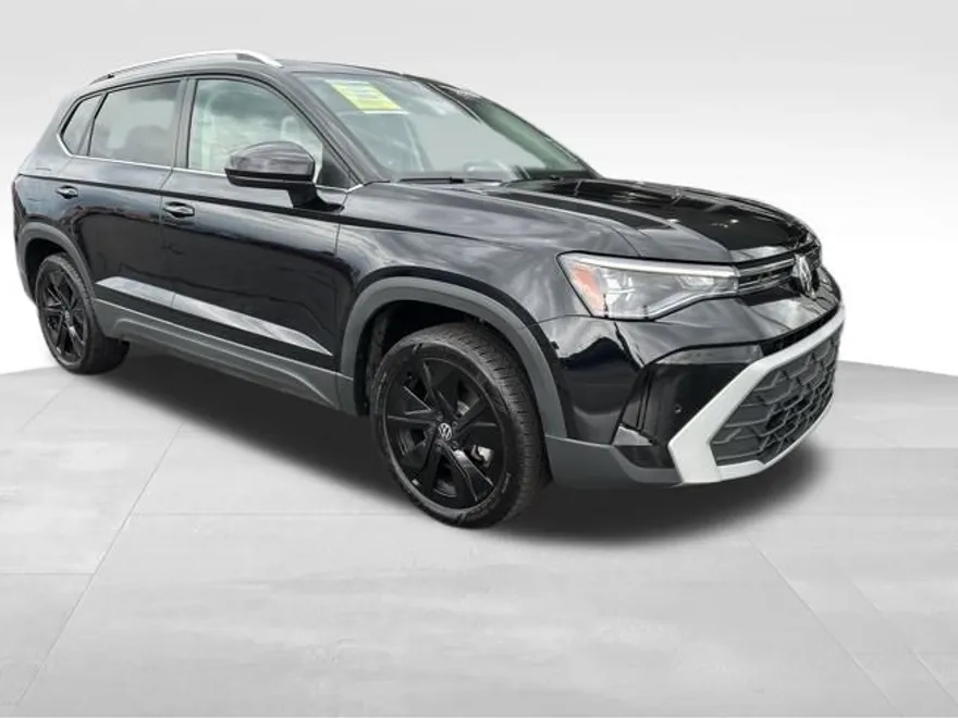2025 Volkswagen Taos SE photo 1