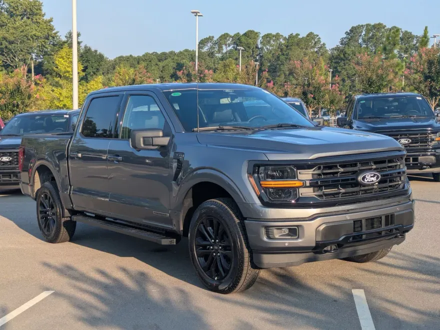 2025 Ford F-150 XLT photo 1