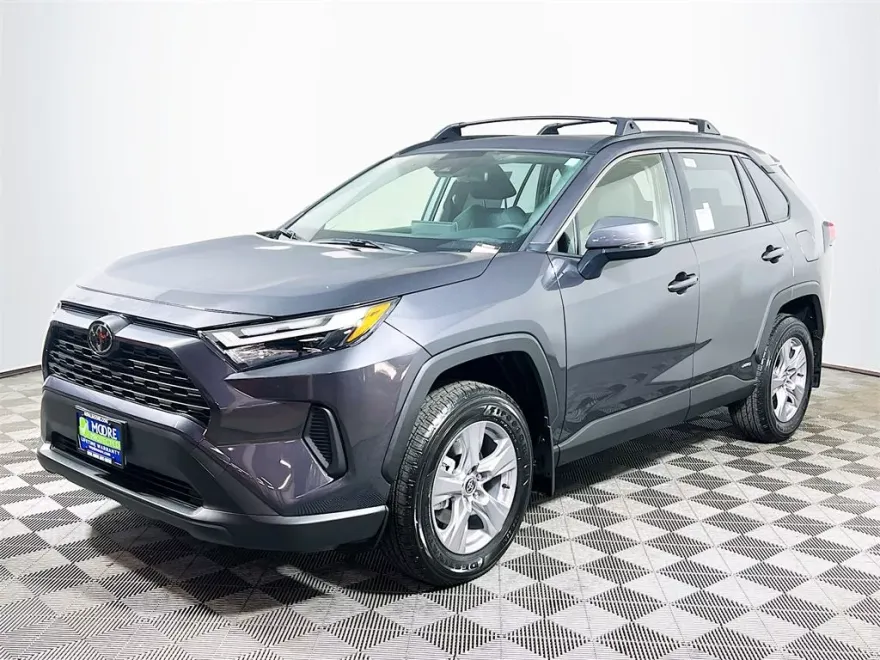 2025 Toyota RAV4 Hybrid XLE photo 1