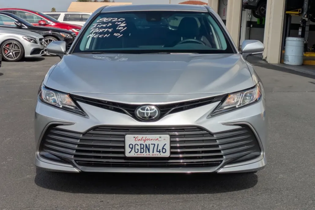 2023 Toyota Camry LE photo 1
