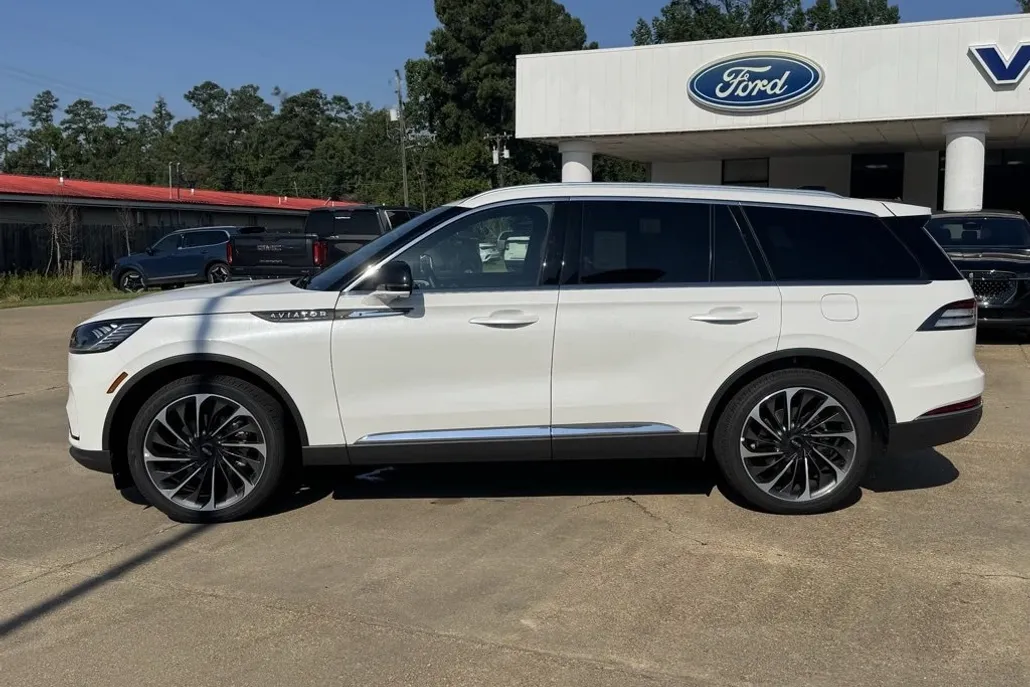 2025 Lincoln Aviator Premium photo 1