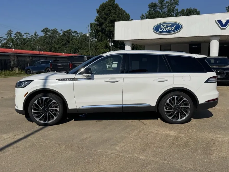 2025 Lincoln Aviator Premium photo 1