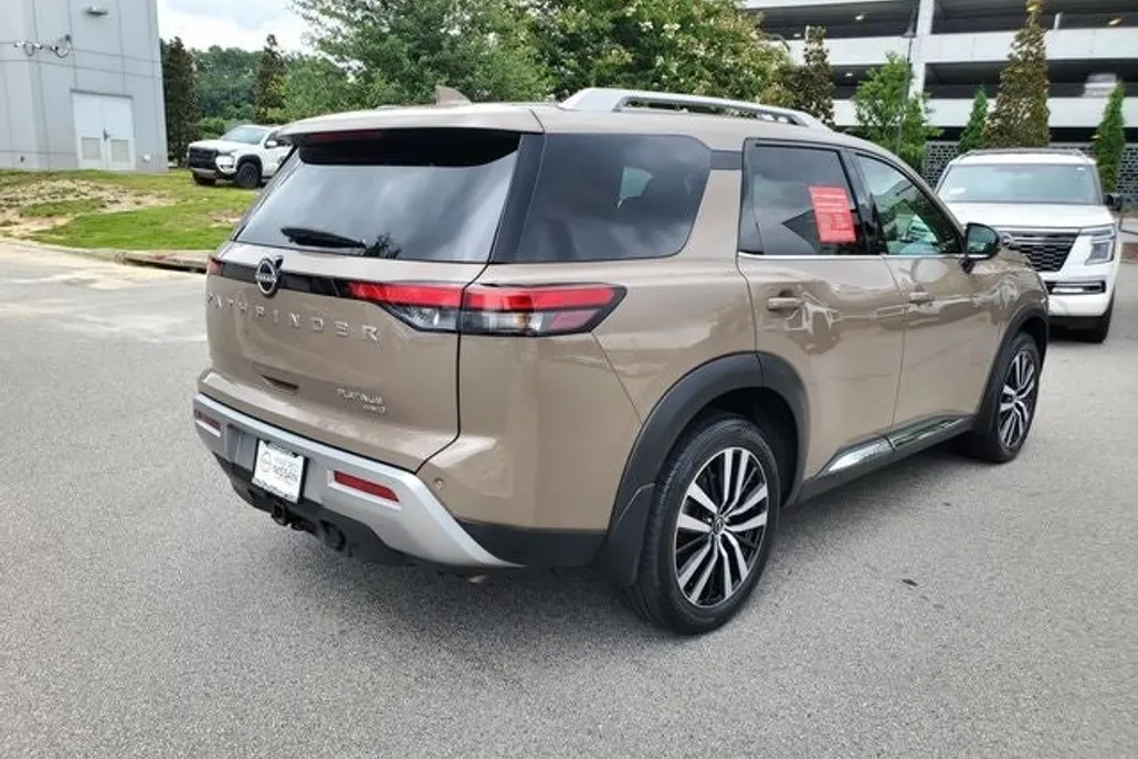 2025 Nissan Pathfinder Platinum photo 1