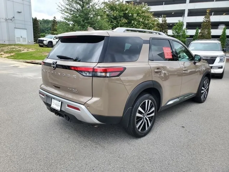 2025 Nissan Pathfinder Platinum photo 1