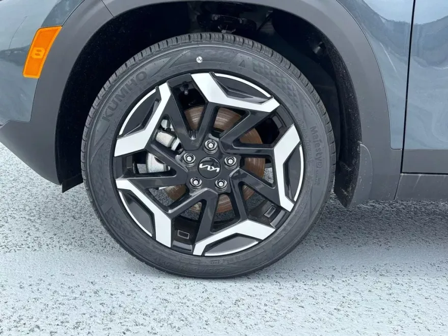 2025 Kia Seltos SX photo 11