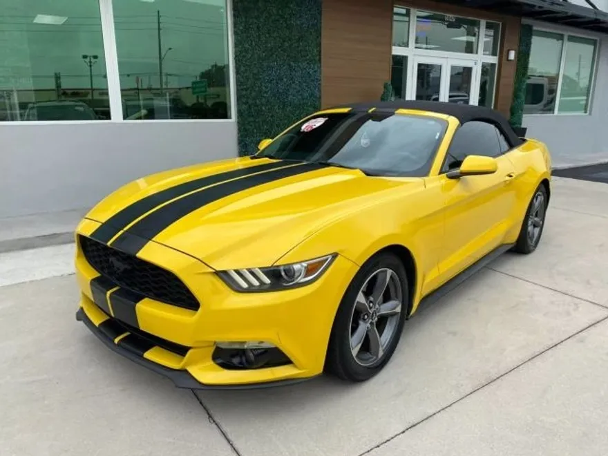 2016 Ford Mustang V6 Convertible photo 1
