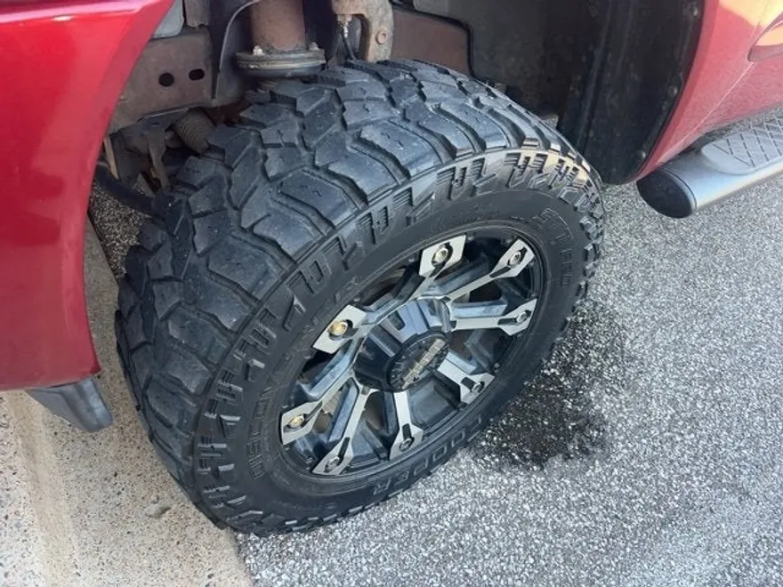 2013 Nissan Titan SV photo 2