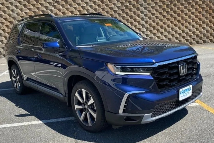 2025 Honda Pilot Touring photo 1