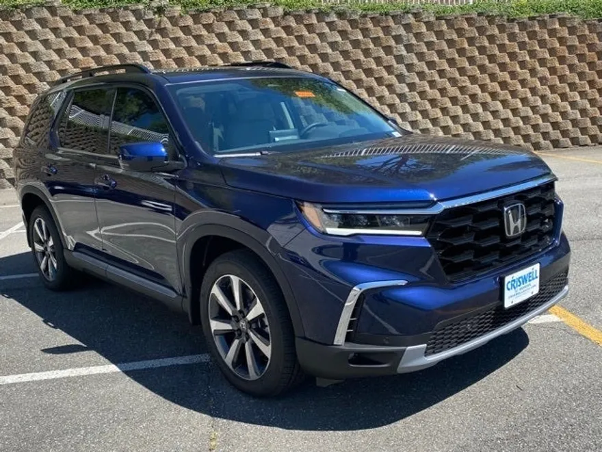 2025 Honda Pilot Touring photo 1